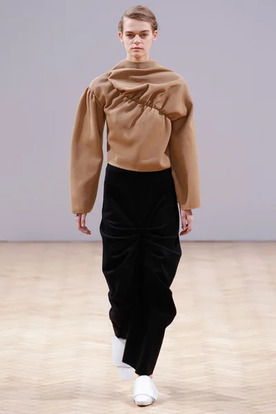 Look 32